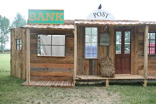 décor western la façade bank et post