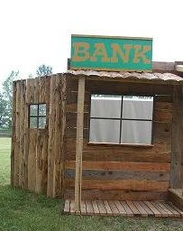Décor western, la façade bank